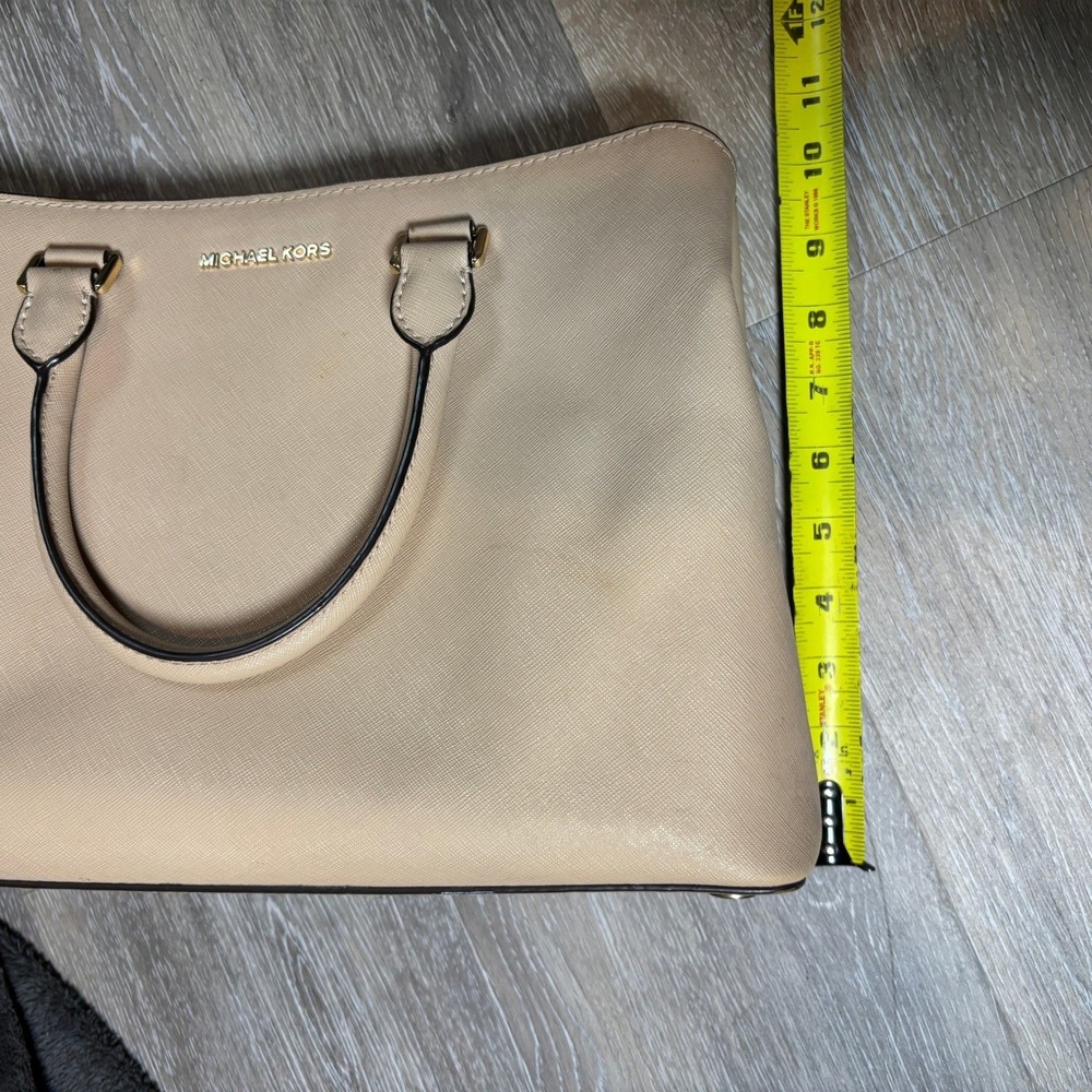 Michael Kors Beige Saffiano Leather Satchel Handbag Gold Hardware Neutral Tote - Picture 4 of 16